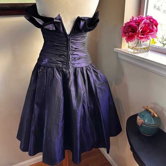 Midnight Blue 1980s Iridescent Taffeta Strapless Cocktail Dress Size 2-4 - Picture 10 of 16